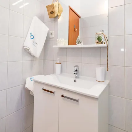 Tellus Apartman *