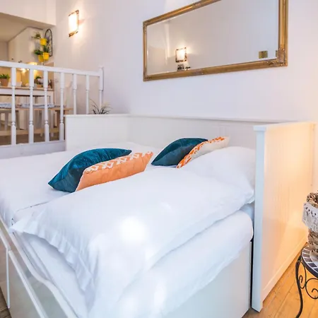 Tellus Apartmán